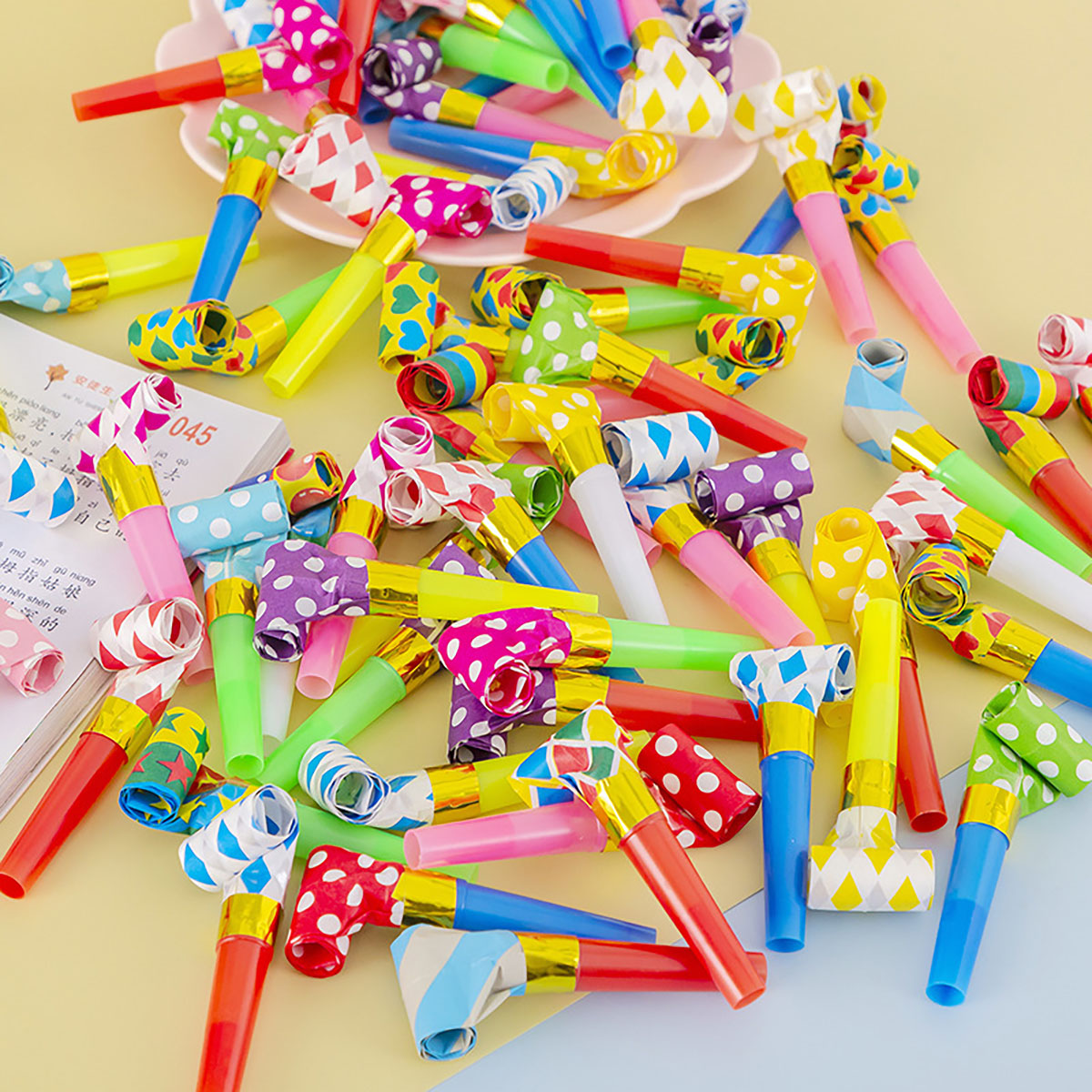 30PCS Bunte Pfeifen Spielzeug  – Party Games Easter Bewertung und Preis